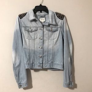 🎉Sale Cute studded denim jacket 🖤✨